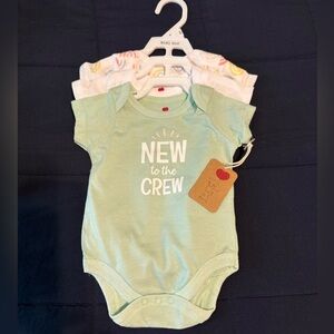 Mini Hop NEW TO THE CREW Rainbow Three Pack Onesies 6 Months Brand NEW!!